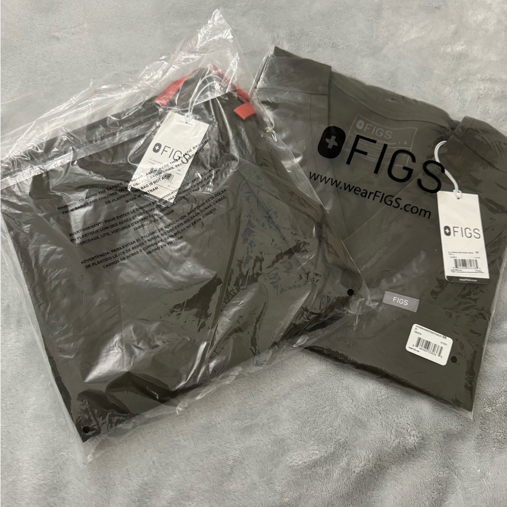Wear Figs Gray Moss Set, SR top, MR pants